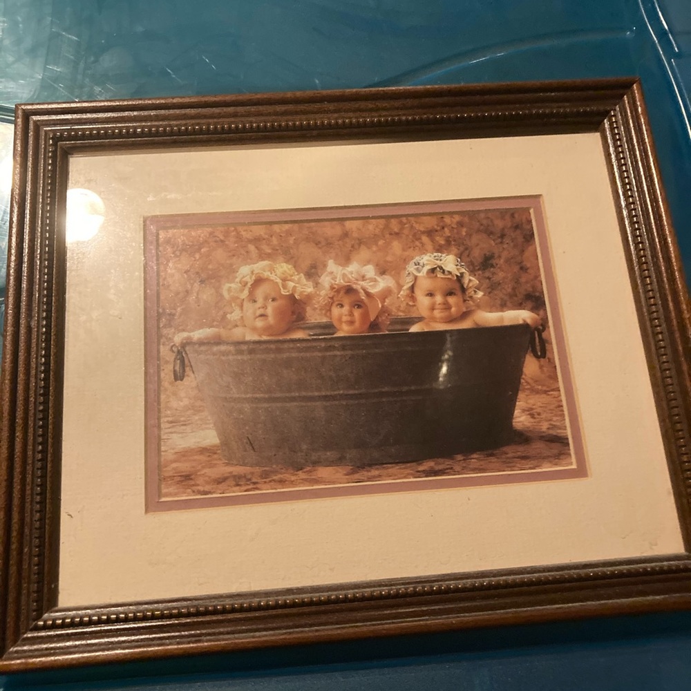 Picture 3 babies in a tub. NWOT